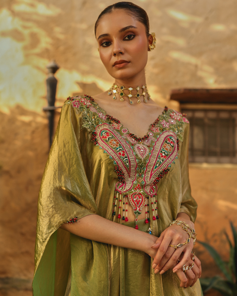 Aari goonj kaftan set